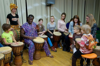 Школа африканських барабанів afrodrum