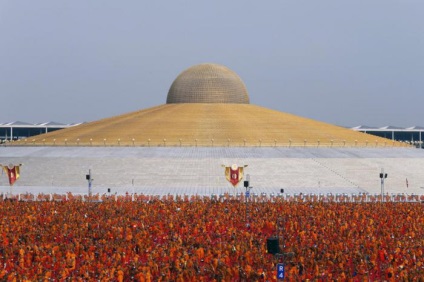 Sute de călugări budiști încearcă să se opună traficului de ființe umane (12 fotografii)