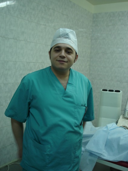 Specialiști ai centrului oftalmologic care efectuează operațiuni și consultații