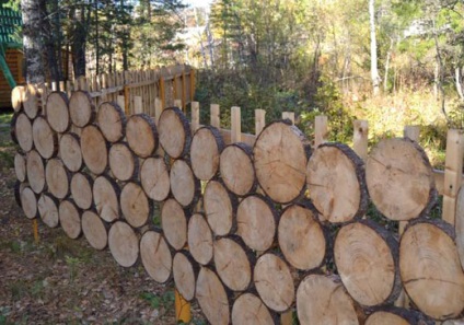 Módon lehet létrehozni szép és eredeti kerítés fából, építési és javítási