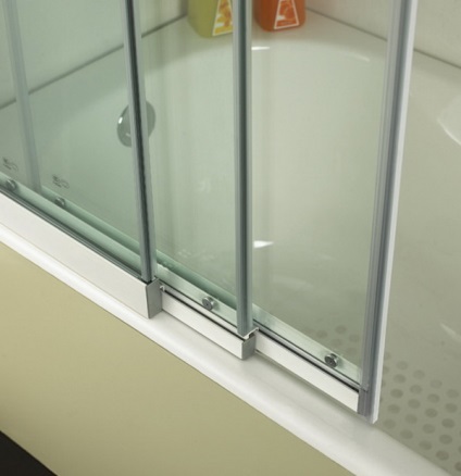 Glass függöny a fürdőszobában