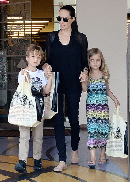Stilul copiilor de stele este fiul lui Angelina Jolie și Brad Pitta - Knox, salut! Rusia