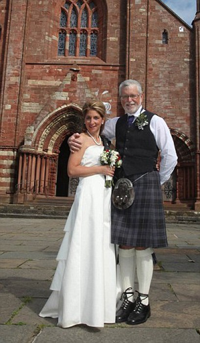 Nunta în Scoția și fără bagaje - un coșmar al mirelui, transformat într-o vacanță de neuitat, un basm