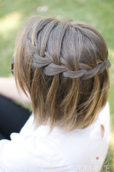Весільні зачіски на коротке волосся з косами і елементами плетіння фото ідеї