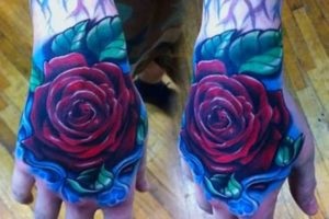 Tattoo emelkedett a kéz értékét, fotók, vázlatok, Yurets szívében tölgy (fotó) Tattoo emelkedett a kéz értékét, fotók, vázlatok, Yurets szívében tölgy