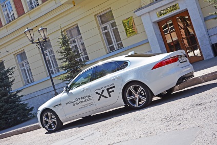 Testați jaguar xf 2016 pe care îl umplem cu motorină Kazan