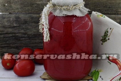 Paradicsomlé otthon, a recept a téli keresztül facsaró (szegfűbors borsó) Paradicsomlé otthon, a recept a téli keresztül facsaró
