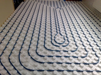 Pipe padlófűtés melegvíz, ami jobb, a távolság a műanyag, néhány fektetése