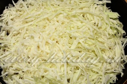 Varză tocată cu cartofi și mazare verde