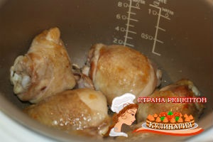 Задушени пилешки в multivarka в заквасена сметана сос с задушени пилешки рецепти със снимки multivarka