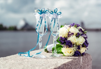 Decorarea ochelarilor de vin pentru o nuntă cu fotografii și sfaturi pentru mâinile tale