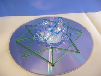 Dekoráció régi cd meghajtó a kezével (rajz a lemezen) Dekoráció régi cd meghajtó a kezét