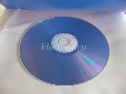 Decorarea unui disc cd vechi de către propriile dvs. mâini