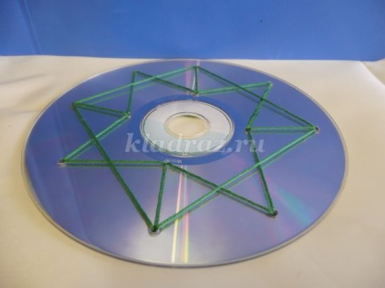 Decorarea unui disc cd vechi de către propriile dvs. mâini