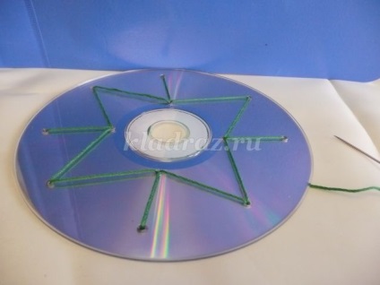 Decorarea unui disc cd vechi de către propriile dvs. mâini