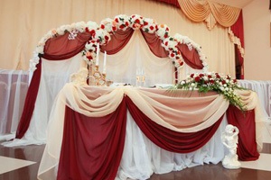 Прикраса весільного залу тканинами