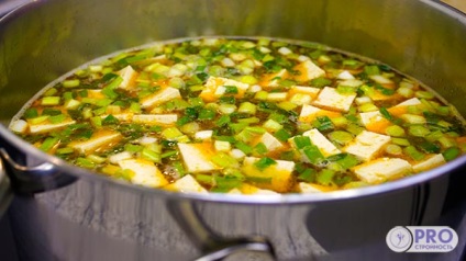 Supă chineză delicioasă cu tofu și pui
