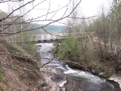 Водоспад біля річки пещерка, алтайський край