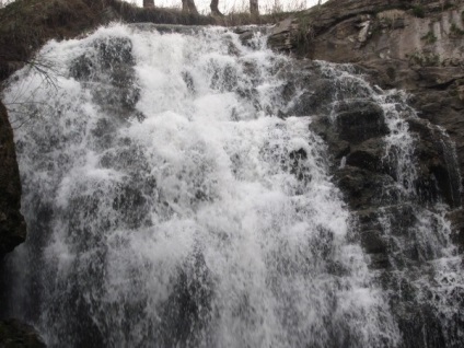 Водоспад біля річки пещерка, алтайський край