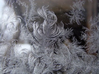 Varázslatos téli minták az ablakokon, umkra