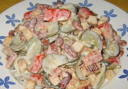 Salata crocanta cu crouton, fasole si ciuperci 