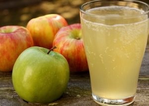 Apple kvass acasă de la mere uscate