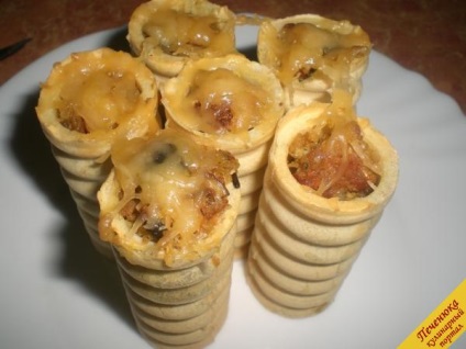 Snack tekercsek töltelékkel (lépésről lépésre recept fotók)