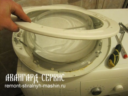 Заміна відламаною співали люка на пральній машині whirlpool awg 235