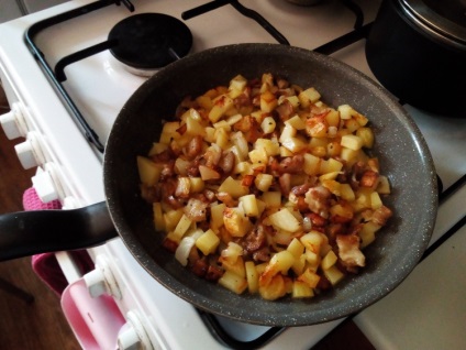 Смажена картопля з шкварками і кропом - прості рецепти