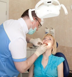 10 Актуальних питань про імплантацію зубів