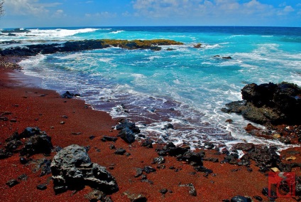 8 Plaje minunate în cea mai neobișnuită schemă de culori