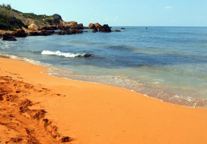 8 Запаморочливих пляжів в самій незвичайній кольоровій гамі