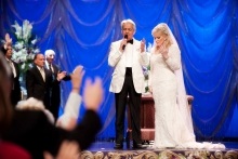 Benny Hinn și soția sa Suzanne s-au căsătorit din nou doi ani după divorț, credința vie a presei