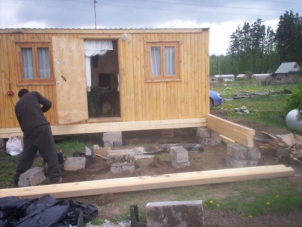 Cabane cu verandă, toaletă, instalare de scări, video, fotografie