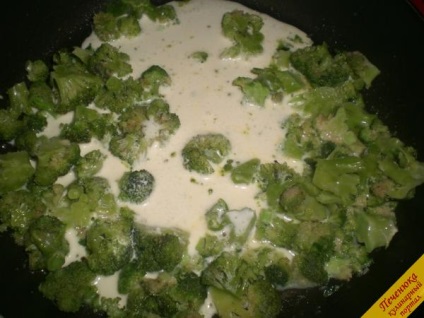 Brokkoli, tejszínes mártással (recept lépésről lépésre a fotó)