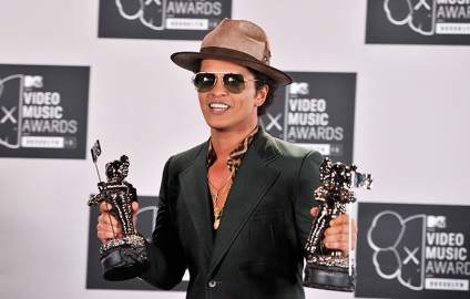 Bruno Mars 29 motive să-l iubească, revista cosmopolită