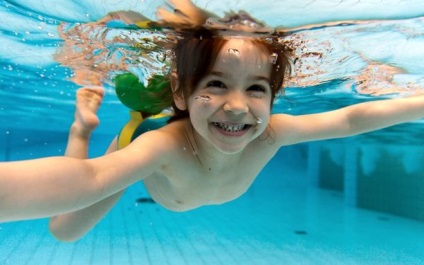 Cu cât este mai util copilul să practice dansul în sala de bal sau înotul