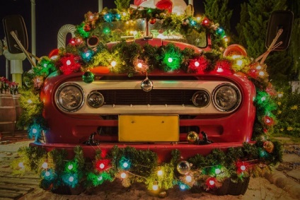 Zece modalități de a decora o mașină pentru noul an