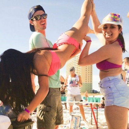 Дівчата догори ногами і пивна забава американських студентів (28 фото)