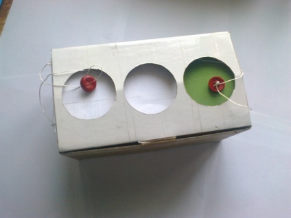 Діюча модель світлофора з коробки