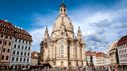 Dresden vizitează într-o zi, încântând turiștii