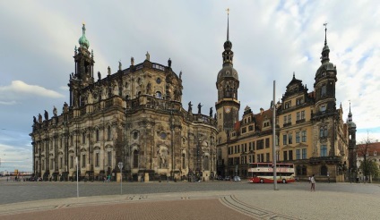 Dresden vizitează într-o zi, încântând turiștii