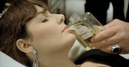 Parfum pentru femei, a cărui aromă stimulează hormonul fericirii - oh, ce femeie
