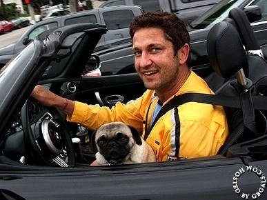 Gerard Butler este un unchi mare cu un câine mic