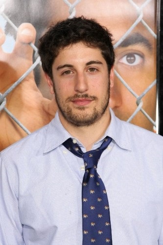 Jason Biggs a glumit despre împușcat în jos Boeing-777