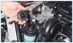 Ford focus 2 перевірка рівня рідини в бачку гідропідсилювача рульового управління зняти заміна