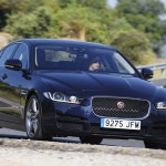 Jaguar xe vs Mercedes C brit macska ellen a német csillag, auto, avtodaydzhest