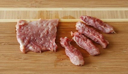 Як швидко і смачно в домашніх умовах приготувати свинину в кисло-солодкому соусі - покроковий