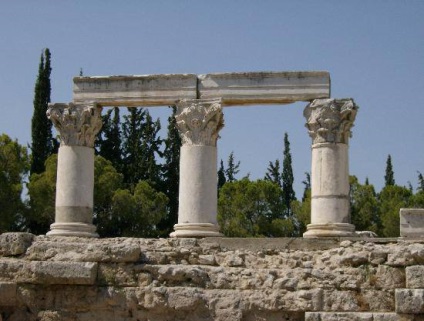 Які цікаві місця варто відвідати в Коринті