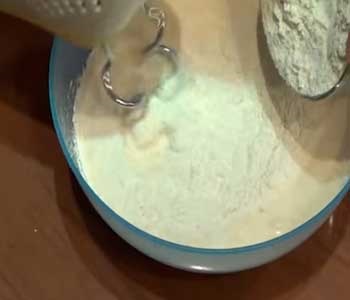Cum să gătești o rețetă de tort de brânză de vaci cu o fotografie cu pas